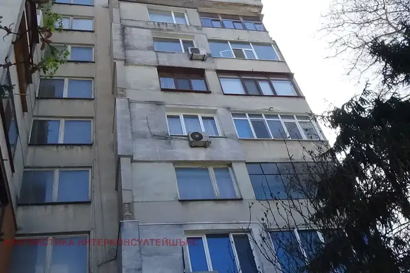 Многостаен апартамент в Раз, Център