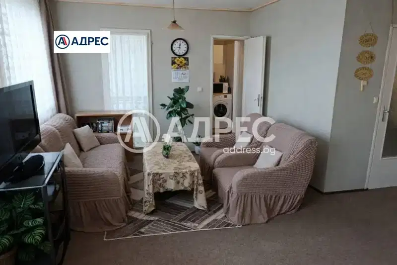Тристаен апартамент в Раз, Освобождение