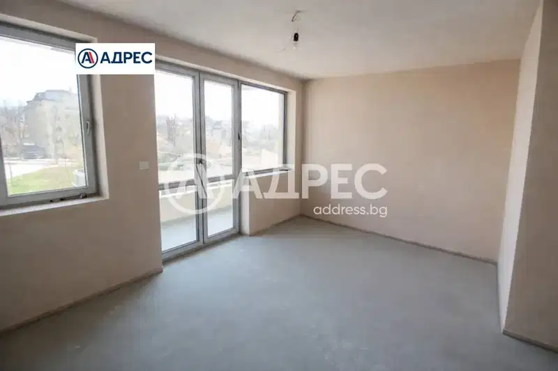 Едностаен апартамент в Раз, Варош
