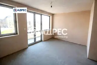 Едностаен апартамент в Раз, Варош