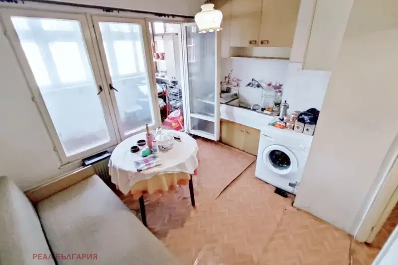 Двустаен апартамент в Русе, Родина 1