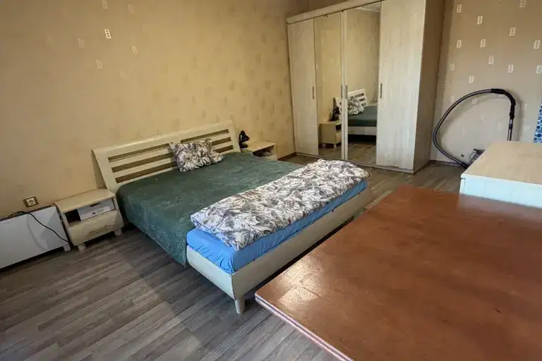 Двустаен апартамент в Русе, Родина 1