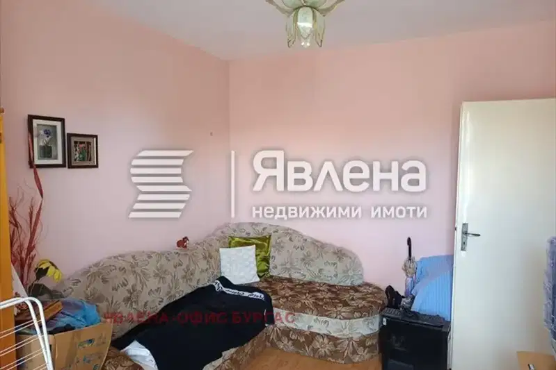 Тристаен апартамент в Бургас, с. Атия