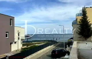 Тристаен апартамент в Бургас, с. Равда