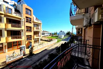 Тристаен апартамент в Бургас, с. Равда