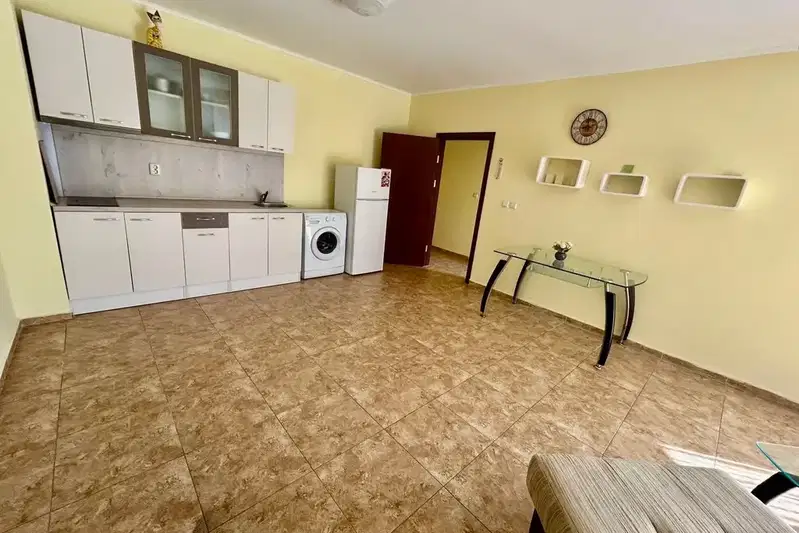Тристаен апартамент в Бургас, с. Равда