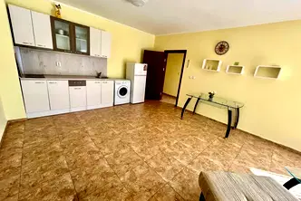 Тристаен апартамент в Бургас, с. Равда