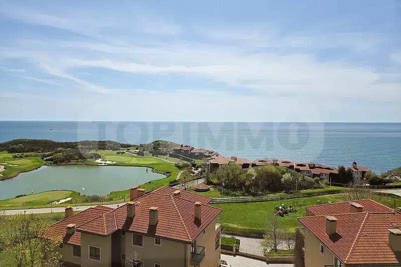 4-bedroom apartment in Dobrich, Topola