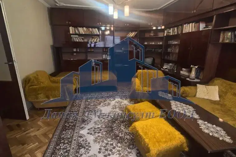 3-bedroom apartment in Shumen, Centyr