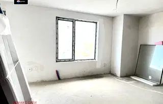 Двустаен апартамент с голяма тераса в Банишора, София