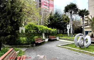 Двустаен апартамент с южно изложение в Банишора, София