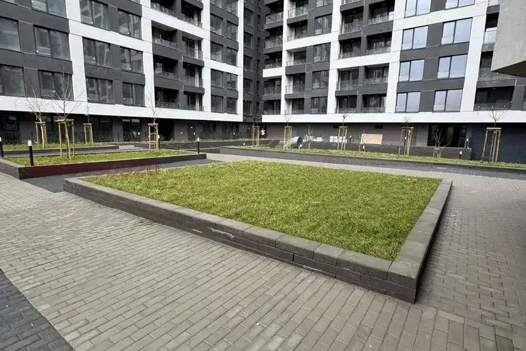 Тристаен апартамент с тераса в Банишора, София