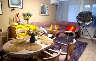 Тристаен апартамент с остъклена тераса в Банишора, София