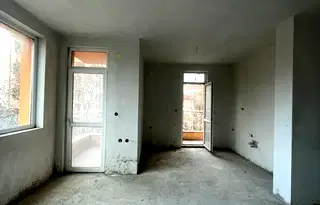 Тристаен апартамент с три тераси в Банишора, София