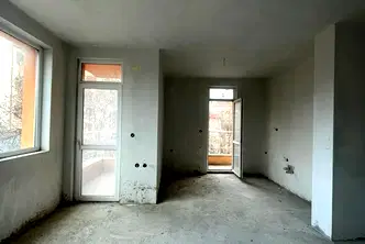 Тристаен апартамент с три тераси в Банишора, София