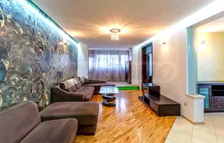 Тристаен апартамент в София, Банишора