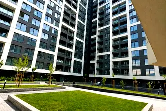 Тристаен апартамент с тераса в Банишора, София