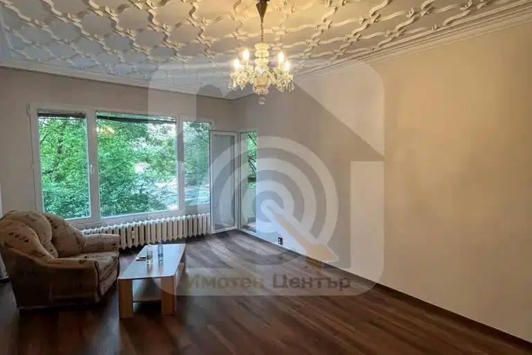 Тристаен апартамент с паркинг в Банишора, София