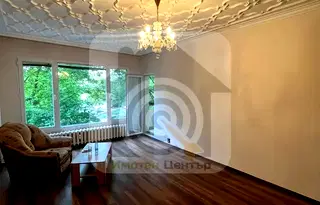 Тристаен апартамент с паркинг в Банишора, София