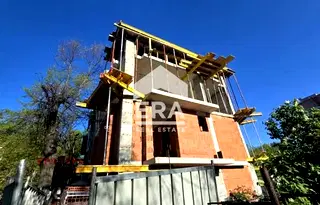 Тристаен мезонет в Банишора с две тераси