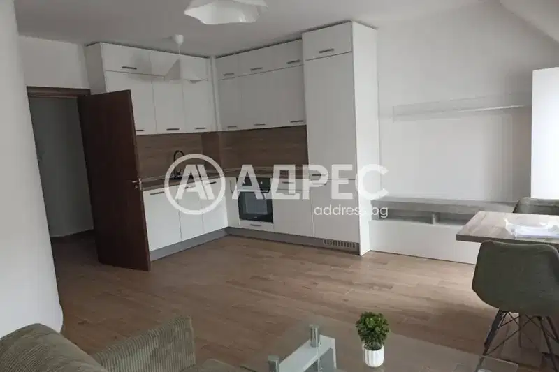 Двустаен апартамент в Банишора с тераса на 6-ти етаж