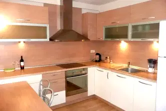 Тристаен апартамент с гараж в Банишора, София