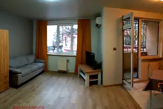 Двустаен апартамент в София, Белите брези