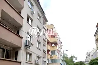 Двустаен апартамент в София, Белите брези