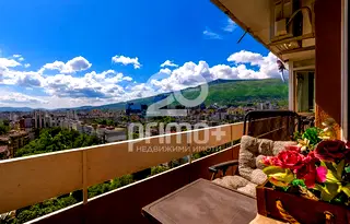 Тристаен апартамент с панорама към Витоша в Борово, София