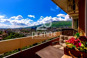 Тристаен апартамент с панорама към Витоша в Борово, София