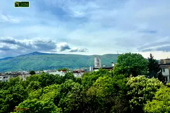 Тристаен апартамент с панорама към Витоша в Борово, София