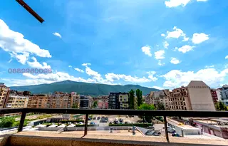 Тристаен апартамент с тераса и гледка към Витоша в Борово