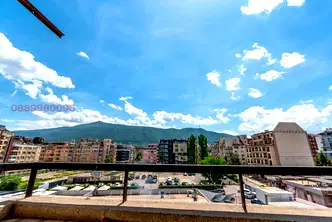 Тристаен апартамент с тераса и гледка към Витоша в Борово