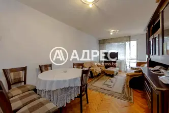 Тристаен апартамент с южна тераса в Бъкстон, София