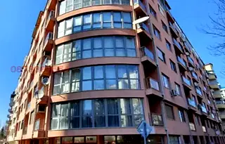 Тристаен апартамент в Бъкстон, София на среден етаж