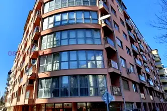 Тристаен апартамент в Бъкстон, София на среден етаж