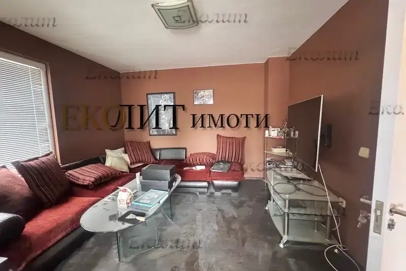Тристаен апартамент с две тераси в Бъкстон, София