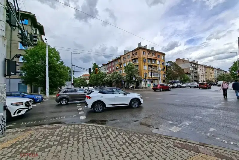 1-стаен апартамент на партер в Център, бул. Пенчо Славейков