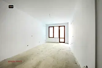 Двустайно жилище с балкон в Център, ул. Искър