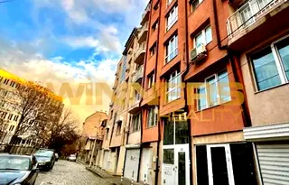 Двустаен апартамент в Център с две тераси и паркомясто