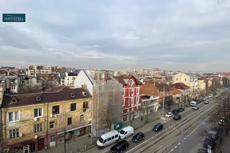 Двустаен апартамент в Център, бул. Христо Ботев с балкон