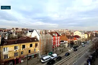 Двустаен апартамент в Център, бул. Христо Ботев с балкон