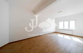 Двустаен апартамент с отделна кухня в Център, София