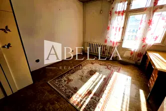 2-стаен апартамент в Център с южно изложение
