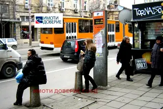 Двустаен апартамент в Център, бул. Христо Ботев с усвоен балкон