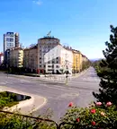 Тристаен апартамент с три балкона в Център, София