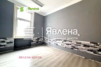 Тристаен апартамент с отделна кухня в Център, София