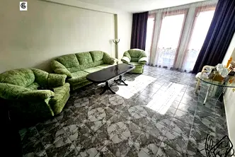 Тристаен апартамент с 3 тераси в Център, София