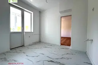 Тристаен апартамент с балкон в Център, София