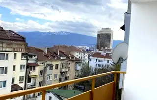 Просторен 3-стаен апартамент в Център, Руски паметник с тераса